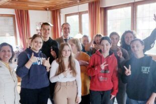 Sechs Jugendliche aus Baume-les-Dames lernen die Partnerstadt Zell und die Berufswelt kennen