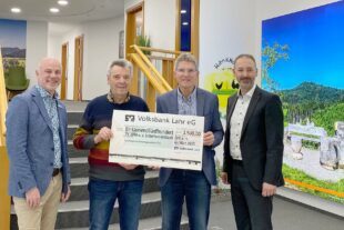 2023-3-22-LR-Mathias Hug-Volksbank-Spendenübergabe an TVUIMG_8715