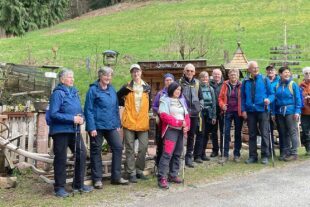 2023-3-29-ZE-UH-Rosi Kramer-WuF-Rundwanderung durch Frühjahrswald NO-IMG_4018