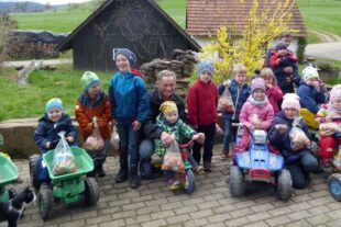 2023-3-31-ZE-UE-Erna Schäfer-Wandergruppe UE-Osterhasenwanderung-P1000113