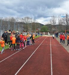 Beim Frühlingssportfest stellten junge Athleten ihr Können unter Beweis