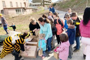 2023-4-19-NO-Touristen-Information-IMG_4090 .. kleine Geschenke gabs für die Kinder von der Volksbank Lahr