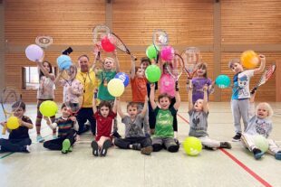2023-4-28-OH-Kiga Sonnenblume-Tennis-Trainingsstunden-Gruppenbild 1