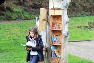 2023-4-3-OH-Anne-Kathrin Heizmann-Bücherbaum