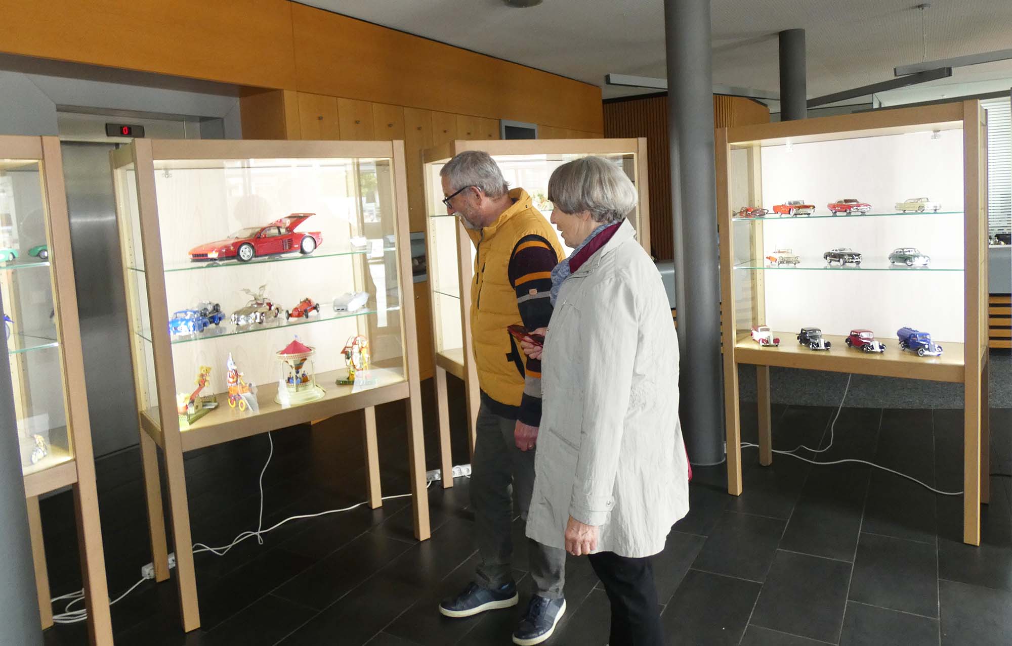 2023-5-15-BI-bia-Kettererhaus-und-Spielzeugautos