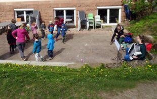 Kindergartenkinder lernen tanzen