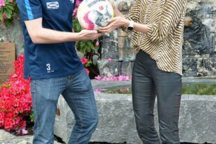 2023-5-26-ZE-UH-Verein-FVU_Ballspende_Knauer