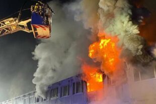 Wohncontainer in Vollbrand