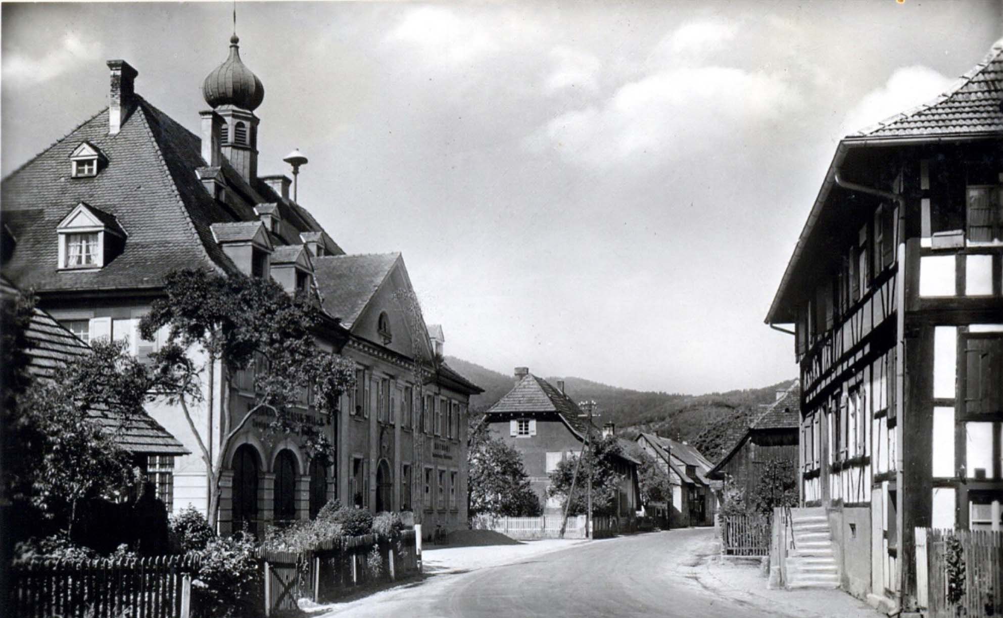 2023-5-5-BI-50 Jahre Kettererhaus Rathaus und Kettererhaus um 1960
