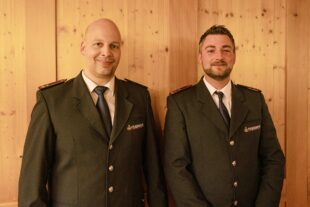 2023-5-8-BI-Patrik Dreilich-Feuerwehr Hauptversammlung BeförderungOberlöschmeister_PatrikDreilich-PirminHuber