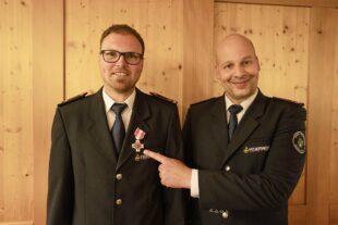 2023-5-8-BI-Patrik Dreilich-Feuerwehr Hauptversammlung Ehrung25Jahre_JochenCunico-PatrikDreilich