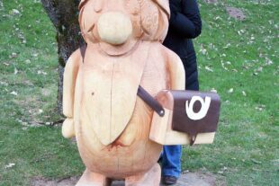 2023-6-16-OH-Gemeinde- Hademar Kollektiv 2013 freut sich Jill Löffler über den ersten Hademar in 3D