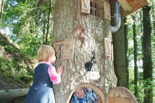 2023-6-16-OH-Gemeinde- Hademar Kollektiv Kuck kuck_jemand daheim_nein, Hademar versteckelt sich immer