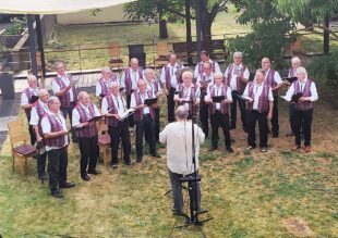 Männerchor Unterharmersbach mit Volksliedern unterwegs