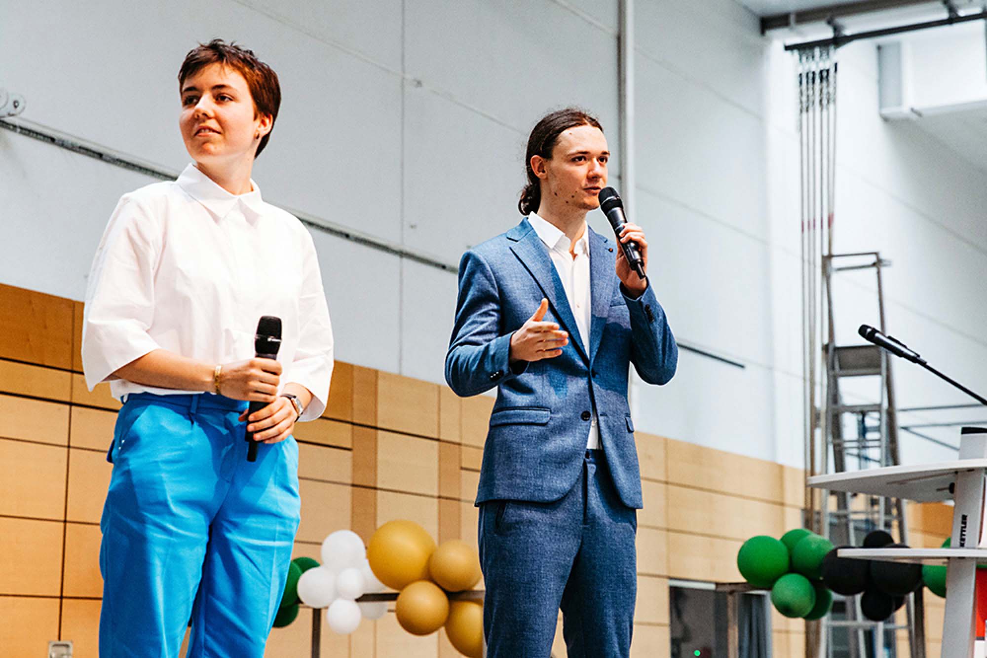 2023-7-14-GB-Gengenbach-Larissa Disch-MSG-Abifeier-06 Moderatoren Sophia Maier und Manuel Schnepp