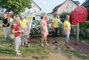 2023-7-17-BI-Wiebke Fix-Hilfe von Haus zu Haus-Einweisung durch Andrea Mäntele