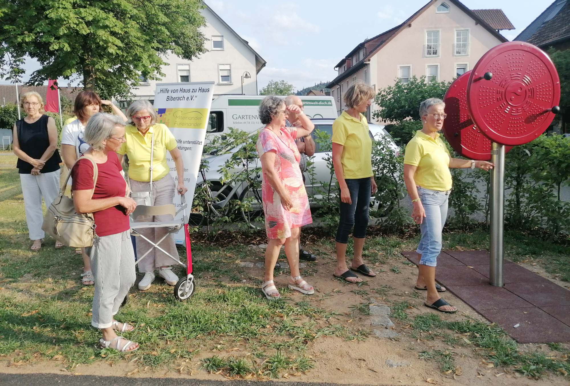 2023-7-17-BI-Wiebke Fix-Hilfe von Haus zu Haus-Einweisung durch Andrea Mäntele