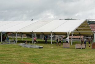 2023-7-31-ZE-UE-Anja Streif-Kilwi-Zeltaufbau-DSC00163