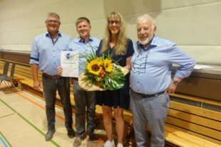 2023-7-31-ZE-UH-hpw-FVU_GV_2023_Ehrung_Corinna_Hug_Schneider2023-7-31-ZE-UH-hpw-FVU Generalversammlung