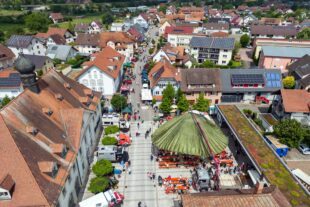 2023-7-7-BI-Unimog-Treff-1 Luftbild Festplatz - Foto Hubert Braxmaier Neuried