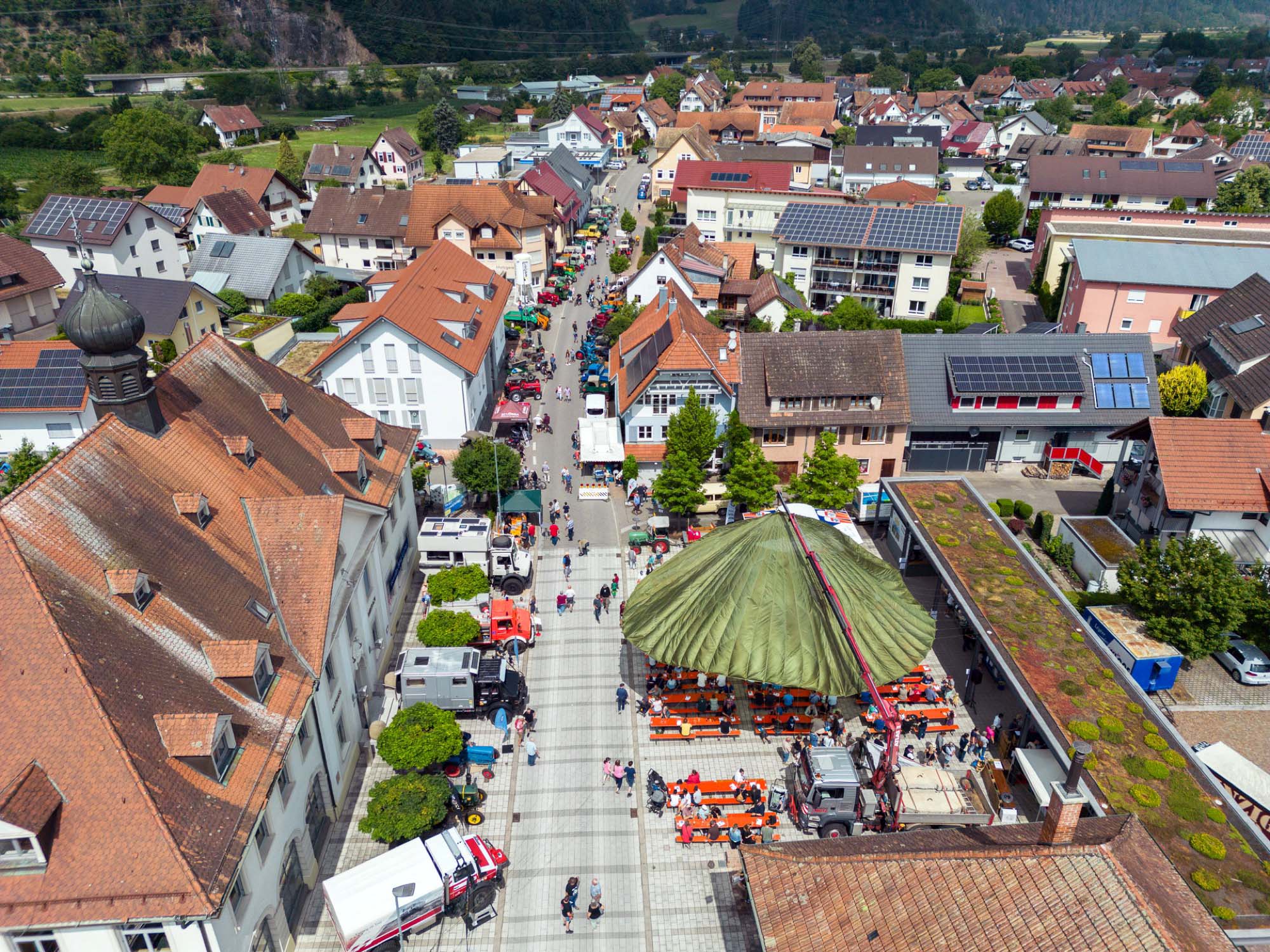 2023-7-7-BI-Unimog-Treff-1 Luftbild Festplatz - Foto Hubert Braxmaier Neuried