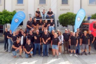 2023-7-7-BI-Unimog-Treff-3 Gruppenbild USFB und Helfer Foto Sonja Rombach