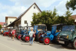 2023-7-7-BI-Unimog-Treff-5 Schlepper und Unimog in Reih und Glied - Foto Sonja Rombach