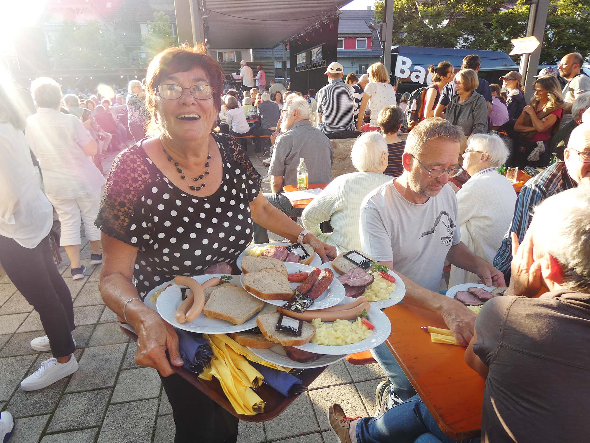 2023-8-11-BI-bia-Tavernenabend-und-Hildegard Oehler Bewirtung