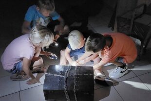 2023-8-16-NO-Tourist-Info-Taschenlampenführung Puppenmuseum-20230810_181525