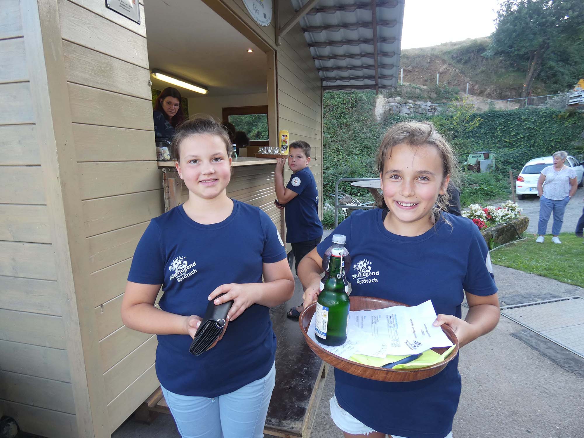 2023-8-16-NO-bia-Trachtenkapelle-und-Anna und Anna