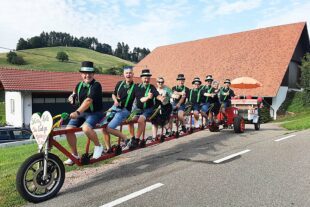 2023-8-25-BI-PB-Helmut Christ-Hochzeit Schüle-2023-08-19 9 sitzer Fahrrad