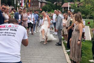 2023-8-25-BI-PB-Helmut Christ-Hochzeit Schüle-2023-08-19 Selina beim Torschuß IMG_4952