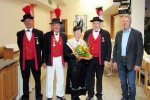 2023-8-30-ZE-UH-Bürgerwehr ehrt 100 Jahre aktive Mitgliedschaft-IMG_3959