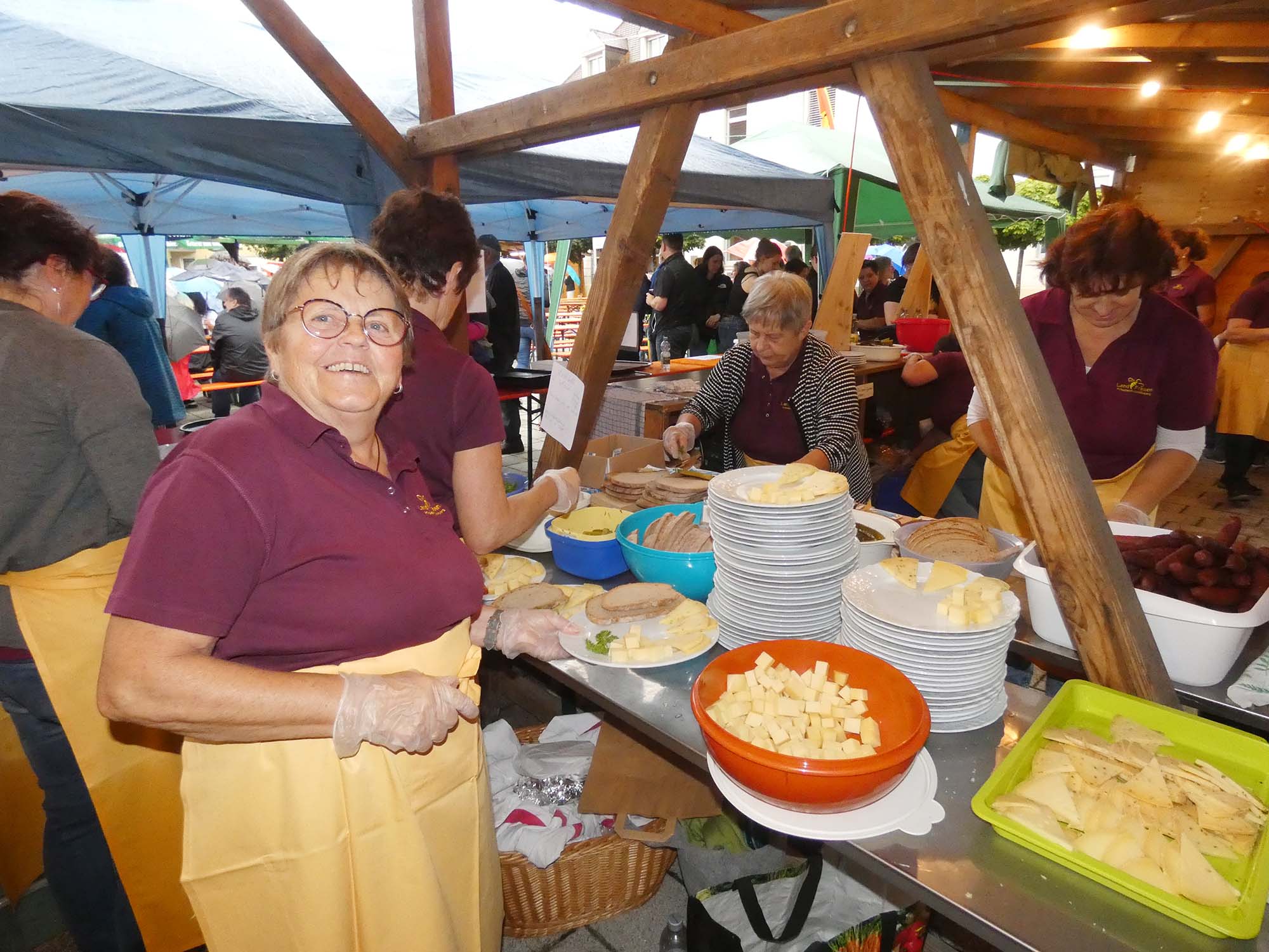 2023-8-4-BI-bia-Tavernenabend-+ Käse richten