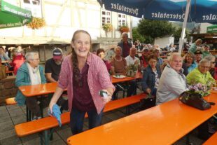 2023-8-4-BI-bia-Tavernenabend-+ Rita Vitt wischt