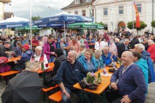 2023-8-4-BI-bia-Tavernenabend-+ gefüllter Platz