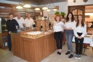 2023-8-7-NO-hv-Wiedereröffnung Stube DSC_0358