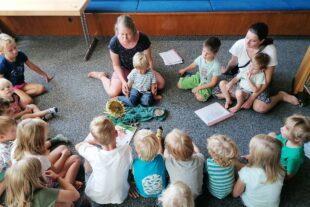 2023-9-13-BI-Wiebke Fix-Kinderkirche Bib-Geschichte hören