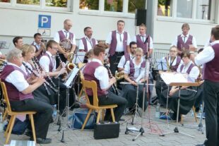 2023-9-13-ZE-UE-Gabi Schneider-Hock mit Live-Musik-Musikverein Unterentersbach (2)