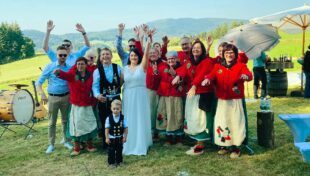 Eckwaldhexen gratulieren Larissa und Sebastian Totzke zur Hochzeit