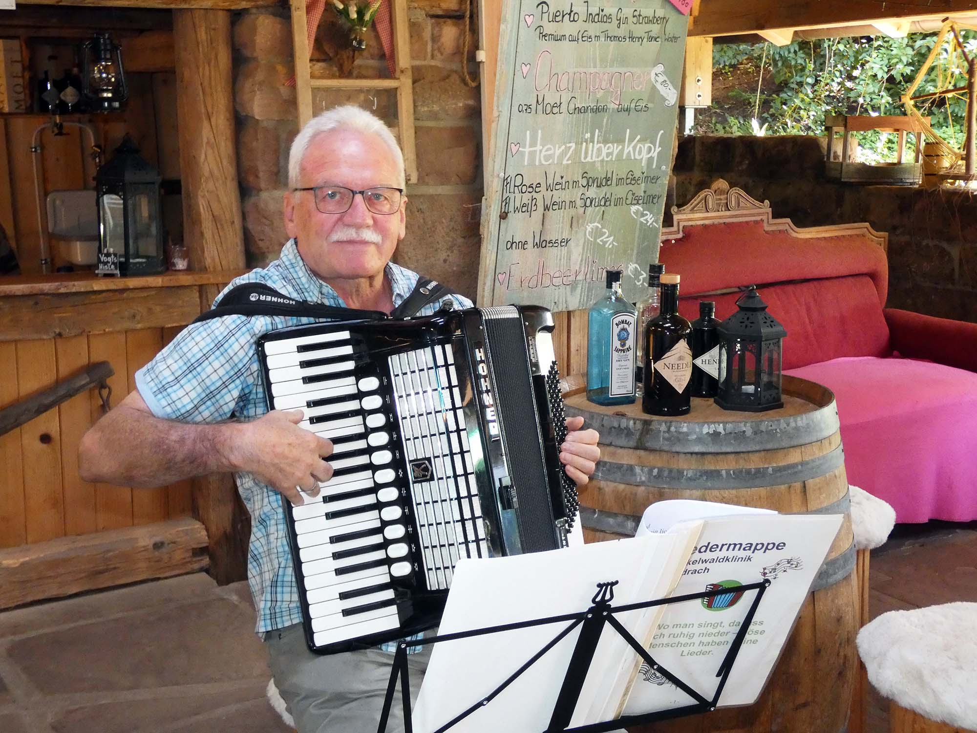 2023-9-4-NO-bia-Seniorenzentrum Winkelwald-und-Akkordeon