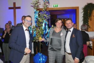 2023-10-16-NO-bia-10 Jahre Choco -und-Apfelbaum von Gemeinde