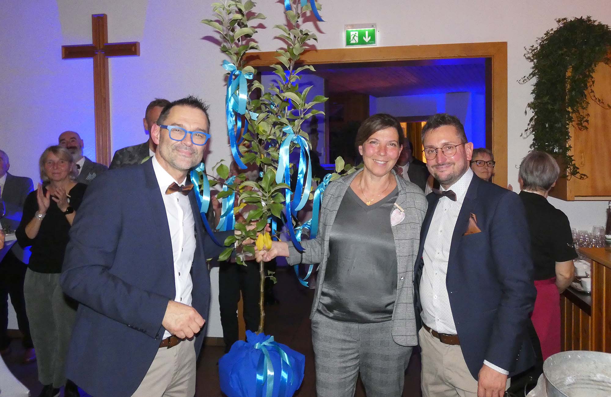 2023-10-16-NO-bia-10 Jahre Choco -und-Apfelbaum von Gemeinde