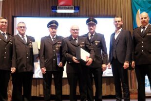 2023-10-2-BI-vo- 150 Jahre Feuerwehr Biberach Ehrung alle DSCF6026_Slider