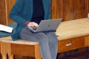 2023-10-20-NO-bia-Lesung Lisa Dickreiter-und-Bücher geklaut