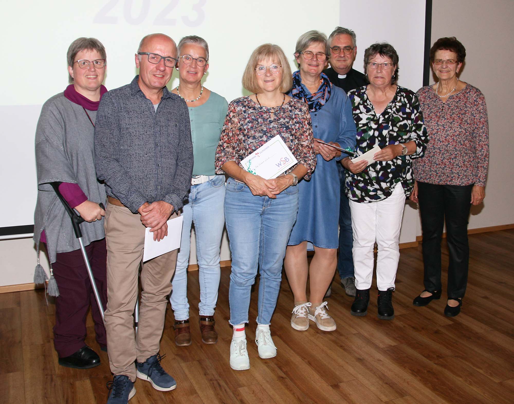 2023-10-23-BI-dp- Pfarrgemeinde ehrt Ehrenamtliche 1. Bücherei u. Liturgiekreis, Träger