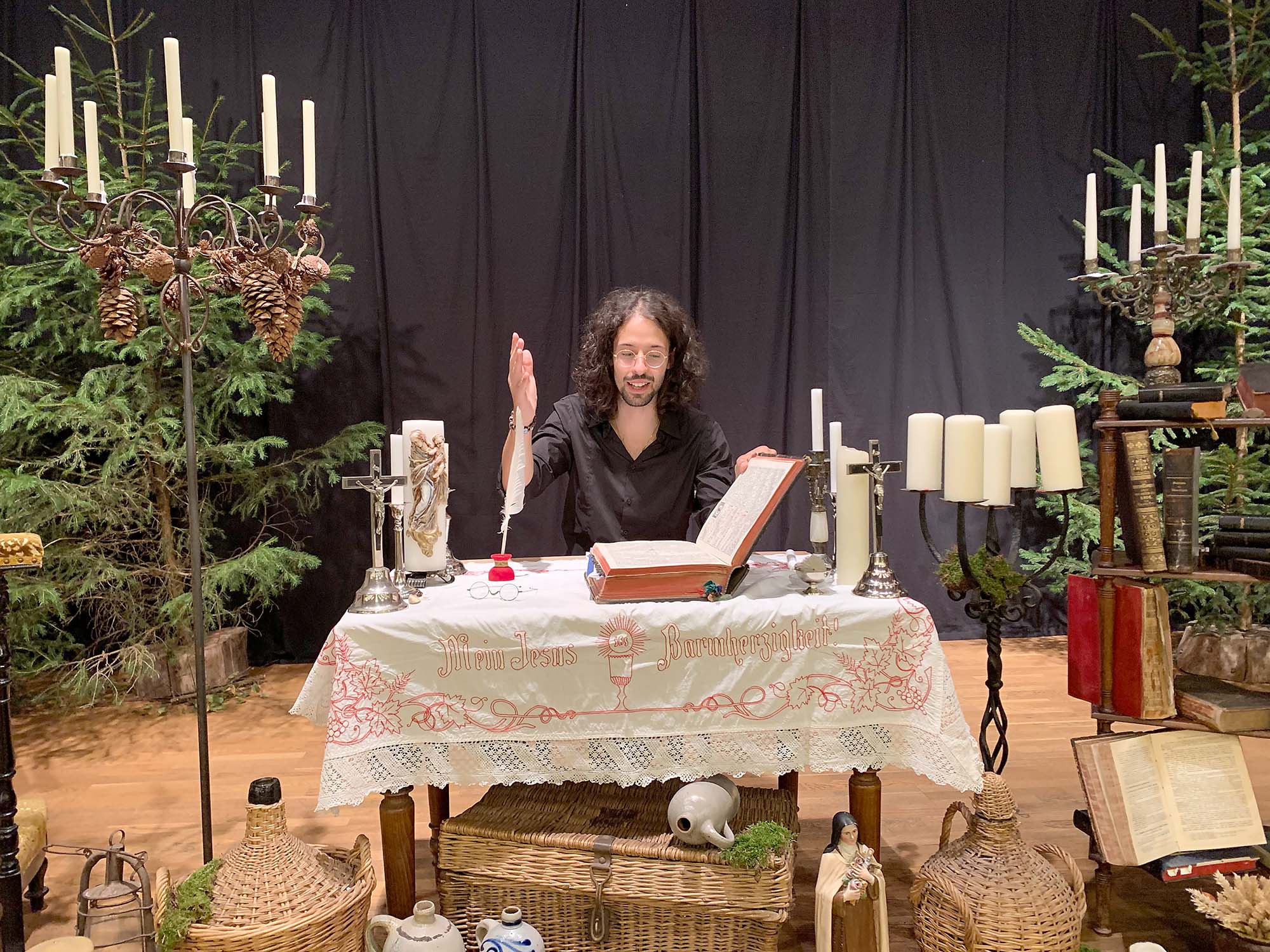 2023-10-6-NO-Touristen-Info-Moospfaffabend-Alessio Hirschkorn übt als Moospfaff 2023