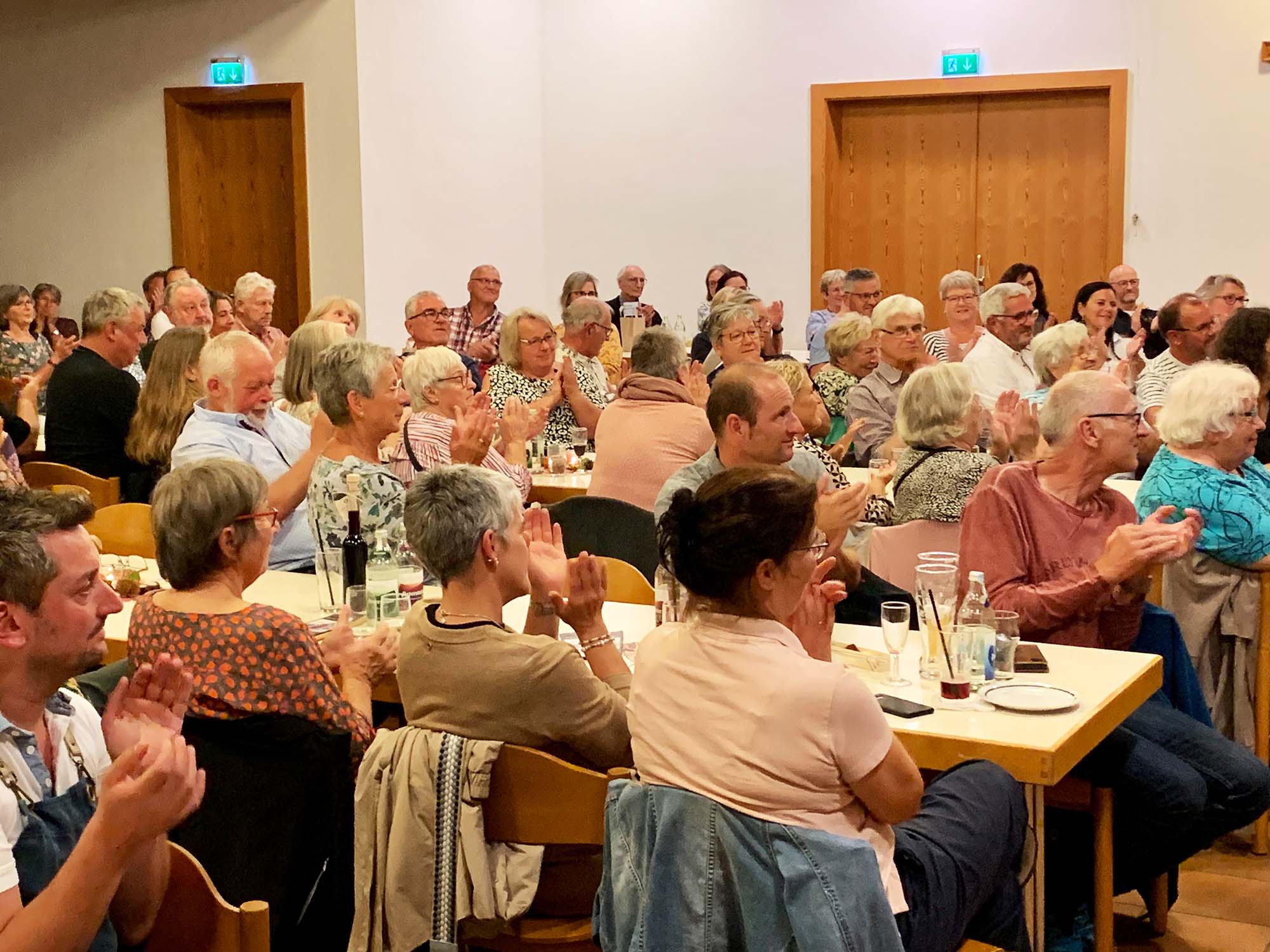 2023-10-6-NO-Touristen-Info-Moospfaffabend-Begeistertes Publikum 2023