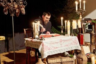 2023-10-6-NO-Touristen-Info-Moospfaffabend-Egbert Laifer als Lebendiger Moospfaff in der Abtszelle 2023