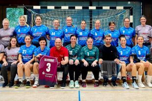 2023-10-9-ZE-UH-Verein-FVU Handball-20230930_Damen_Mannschaft+Sponsoren_TOP